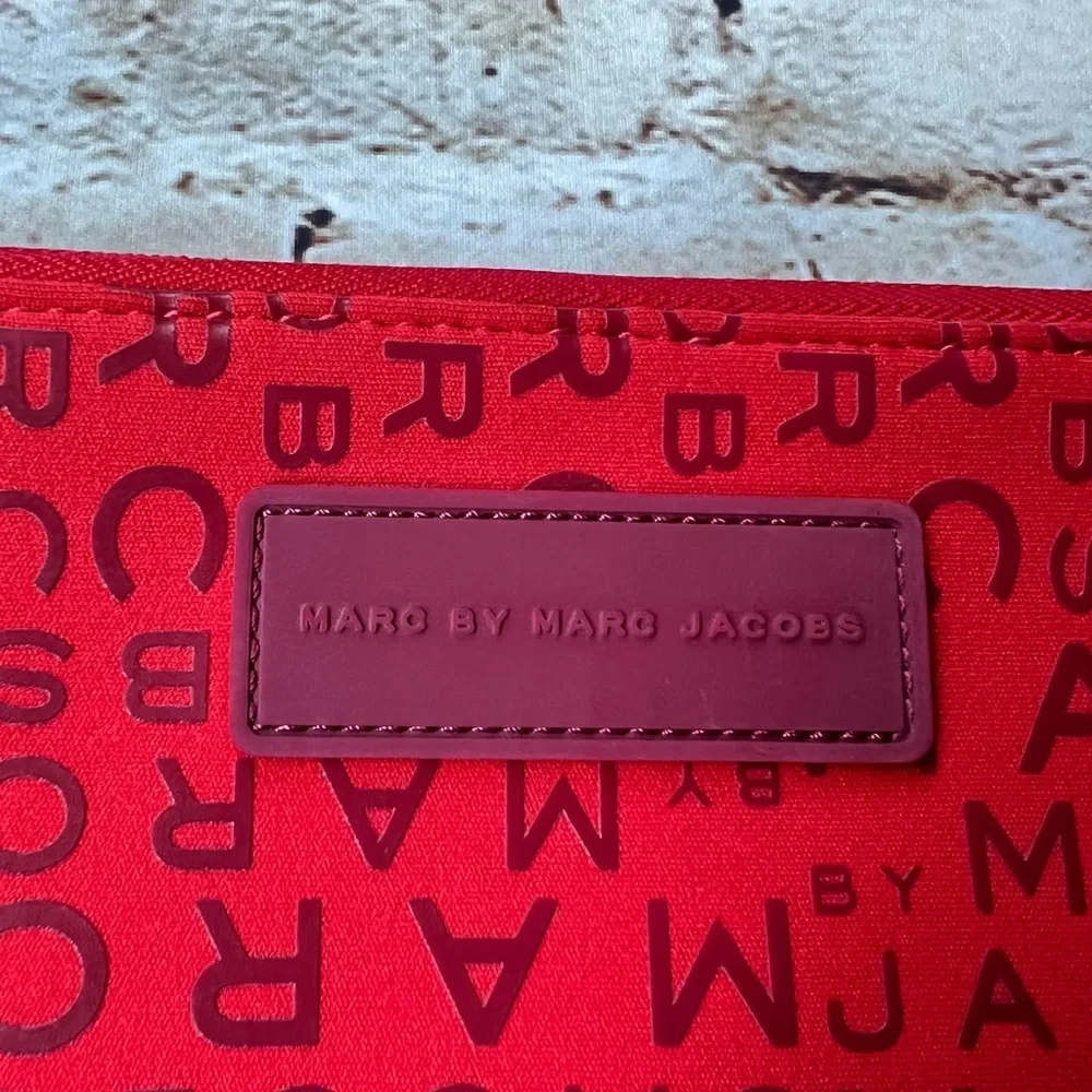 Marc Jacobs Red Maroon Monogram Padded Tablet Sleeve Logo Case Pouch 10.5 x 8